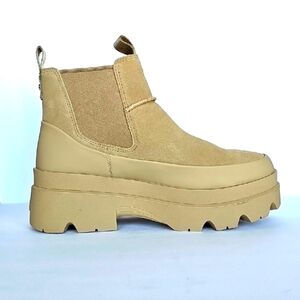 UGG Women's Tan Chelsea Boots